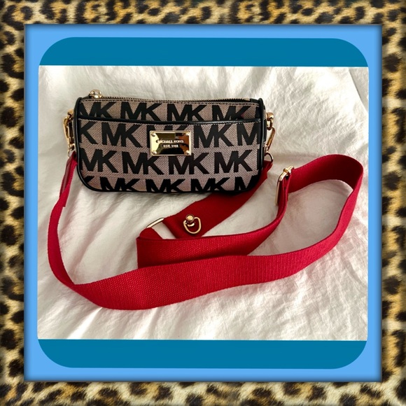 👑✅PRICE FIRM✅ Michael Kors Small Cosmetic Bag conversion to crossbody bag - Picture 1 of 17